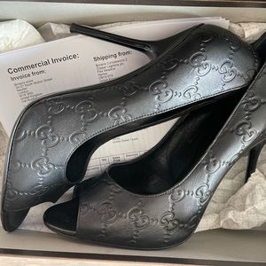 Gucci Black Guccissima Leather Open Toe / Peep Toe Pumps in Size 38.5
